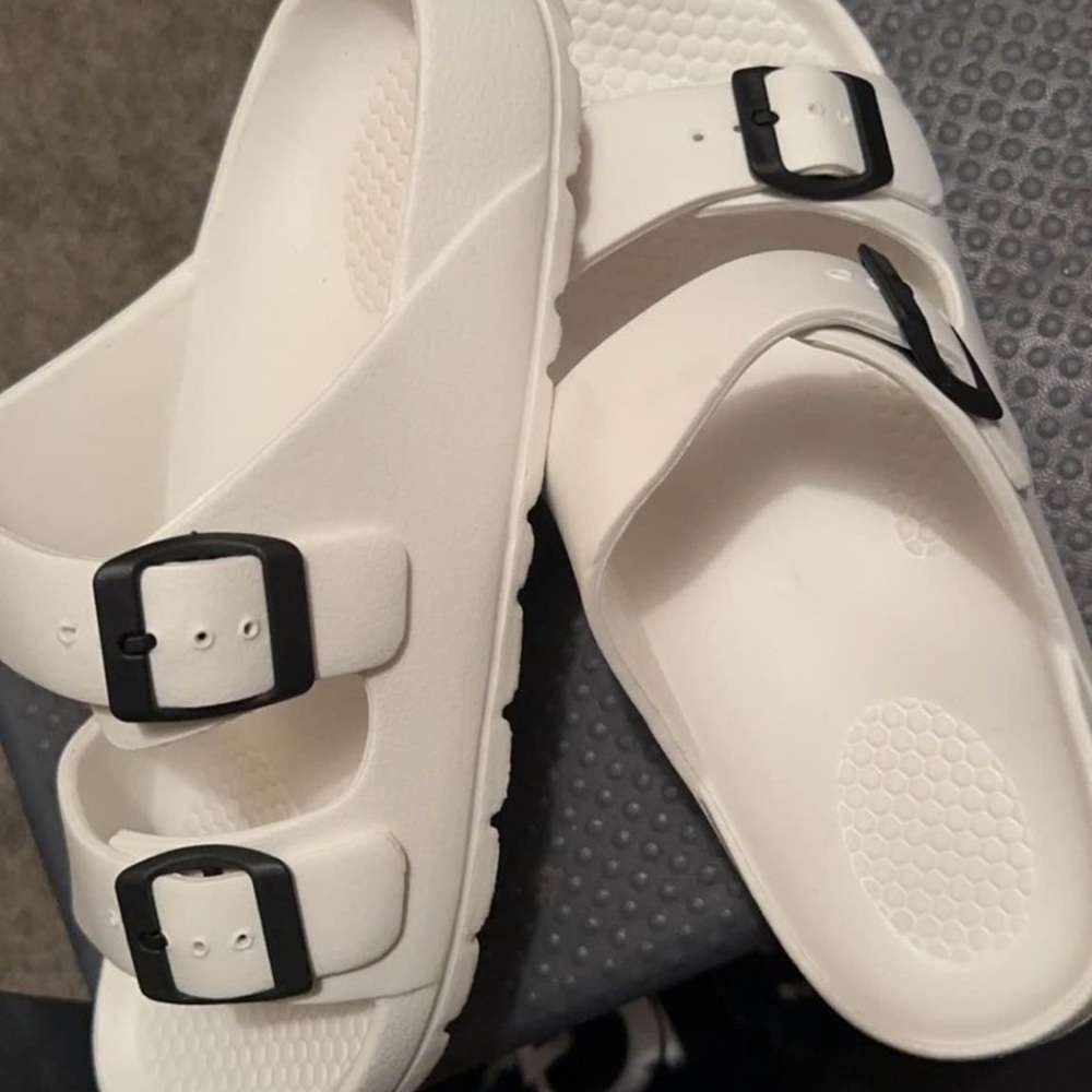 Foam sandals